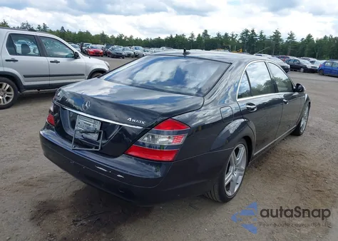 2008 Mercedes-Benz S 550 4Matic z USA, uszkodzony, nr VIN WDDNG86XX8A187408